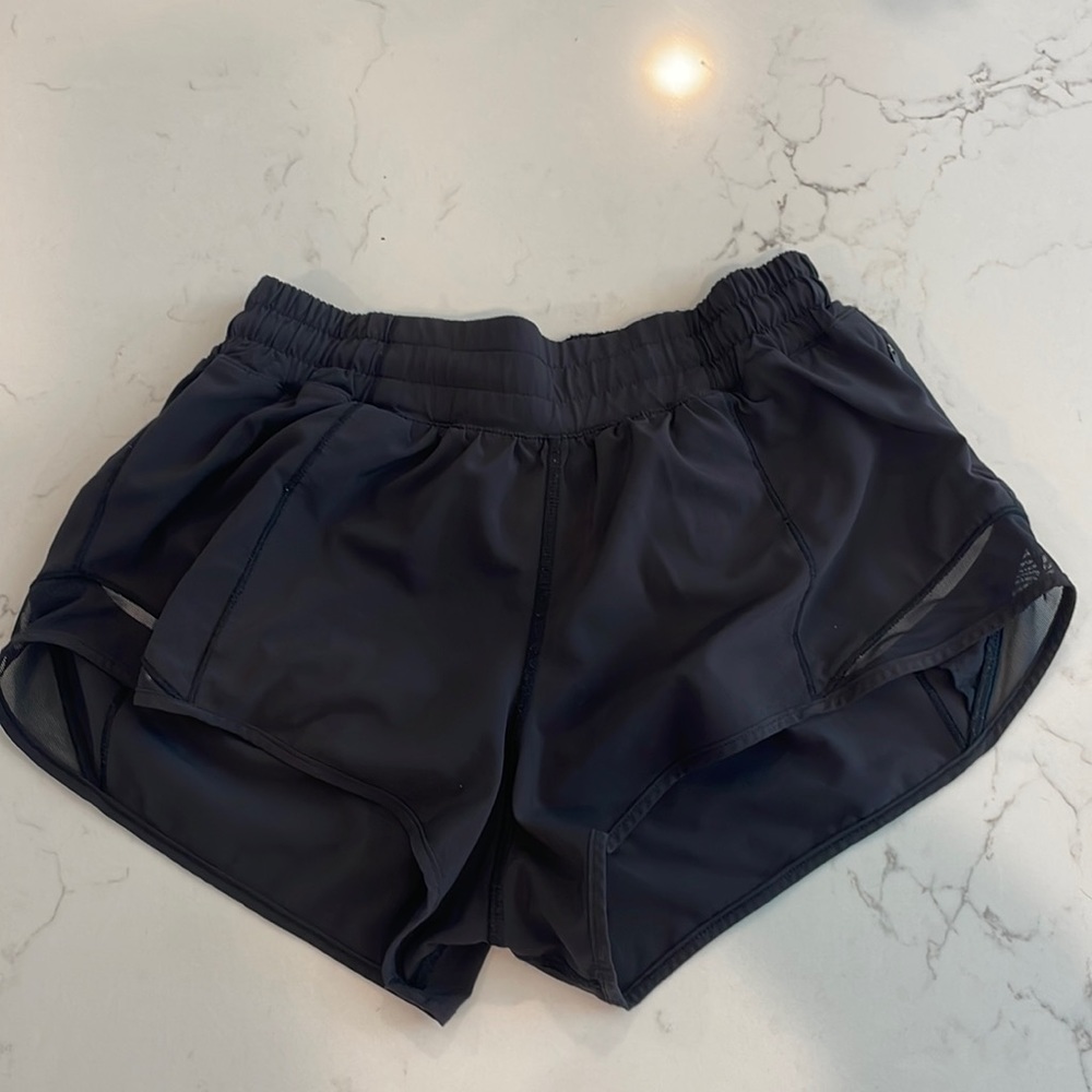 Lululemon size 6 hotty hot shorts 2.5